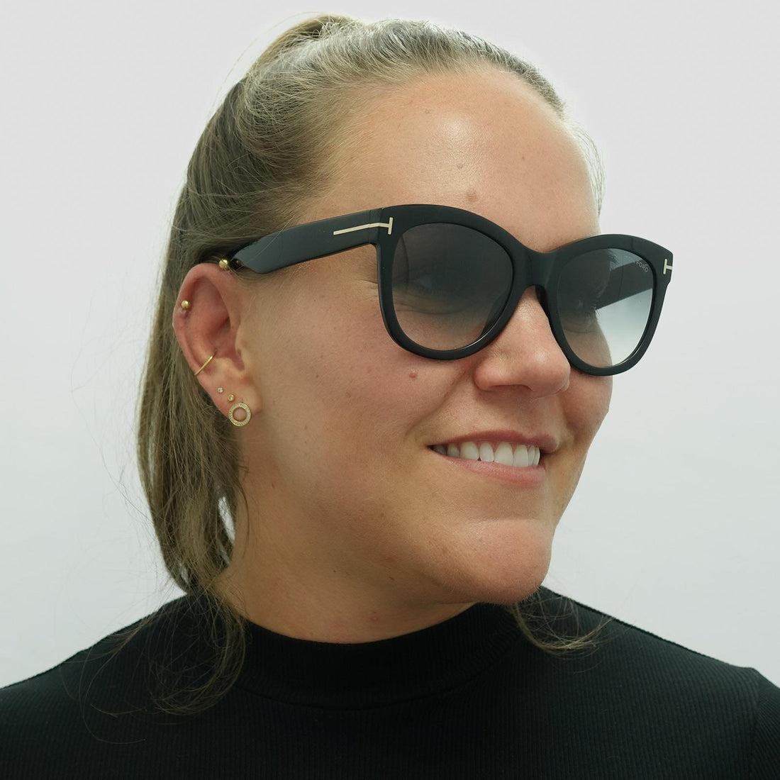 Tom Ford Sunglasses Wallace FT0870 01B Shiny Black Smoke Gradient