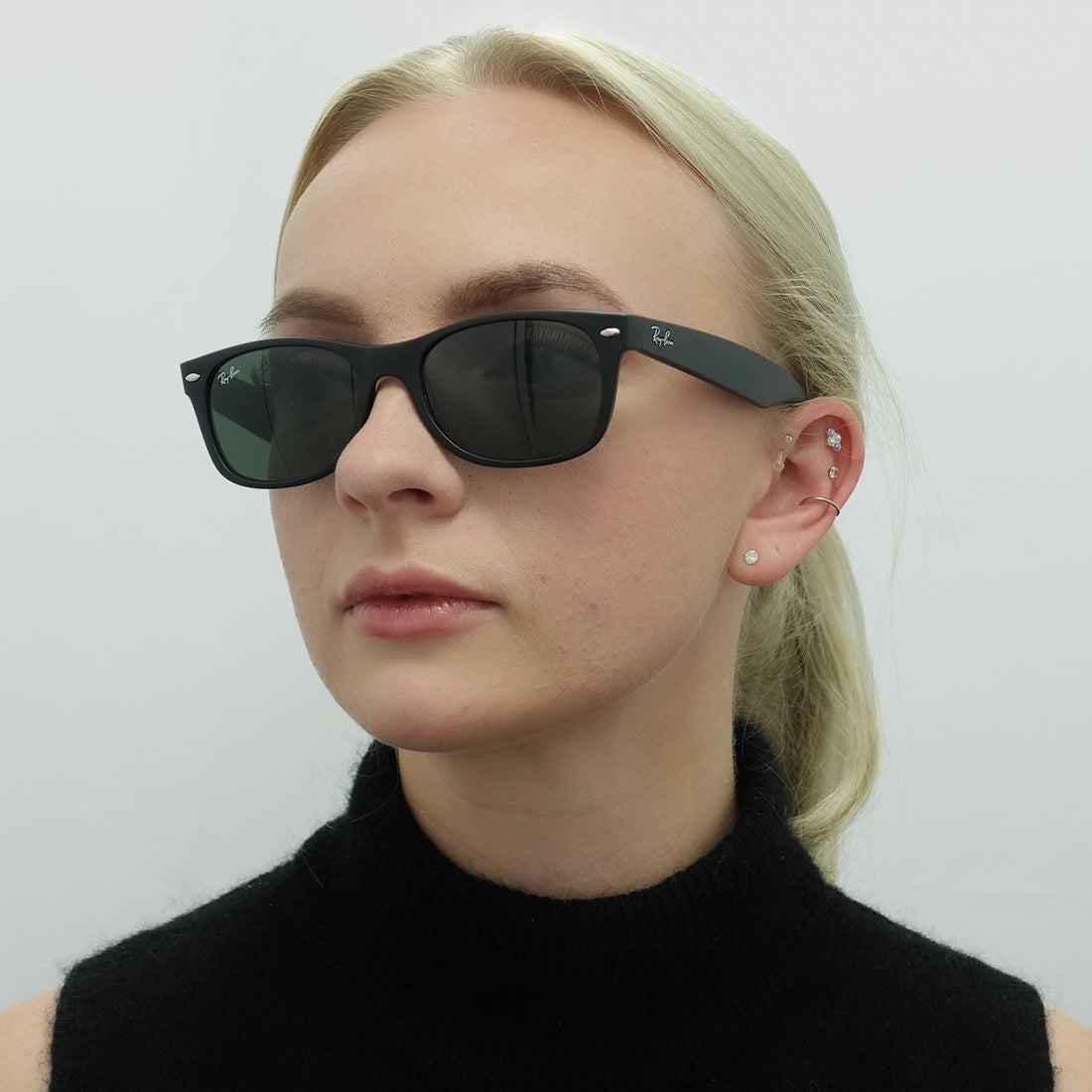 Ray-Ban Sunglasses New Wayfarer 2132 622 Black Rubber Green Small